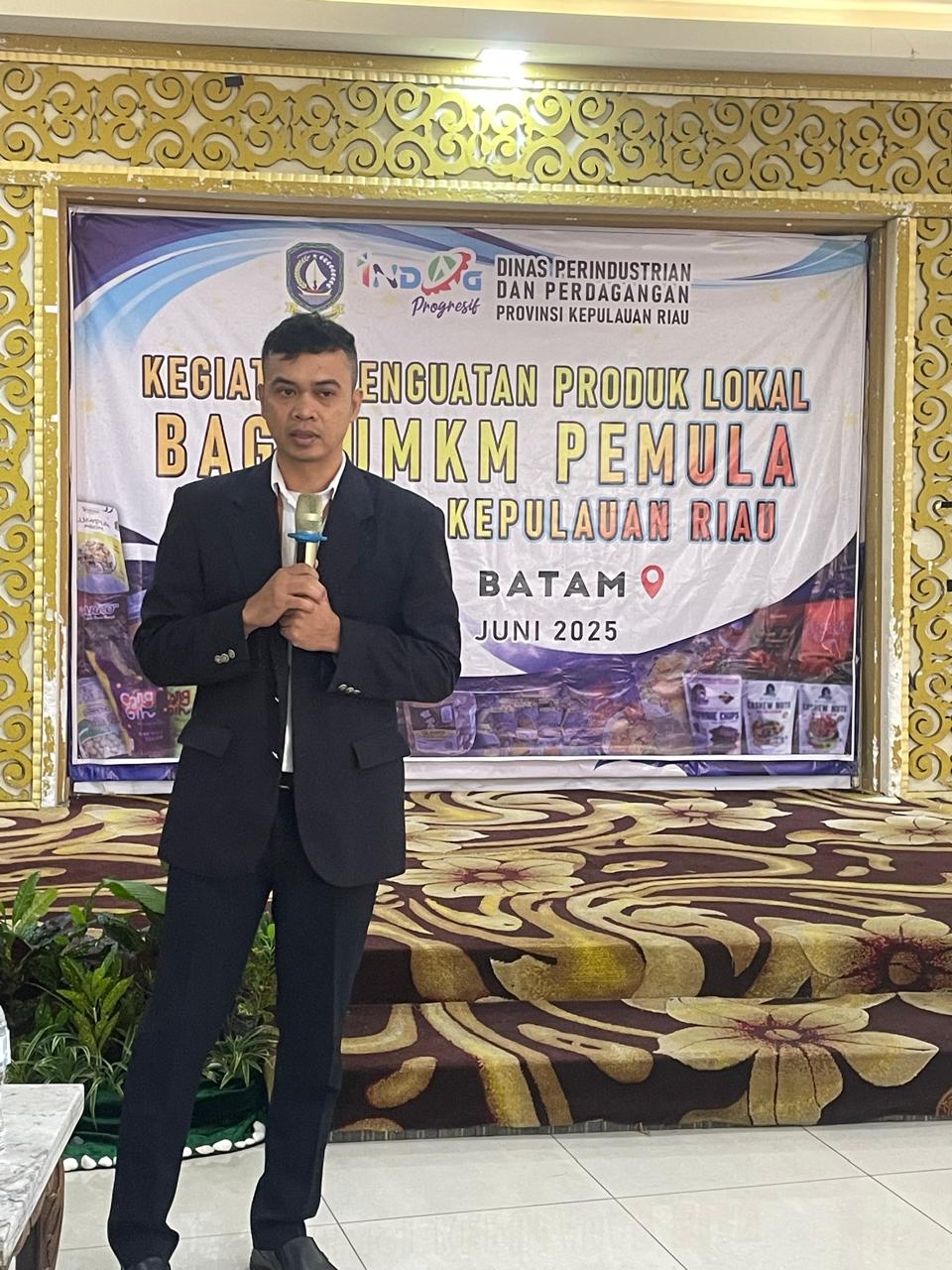 Kenara representative speaking at a Riau Islands local product development event