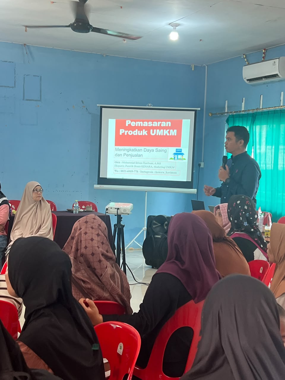 Kenara sharing MSME product marketing knowledge with local entrepreneurs
